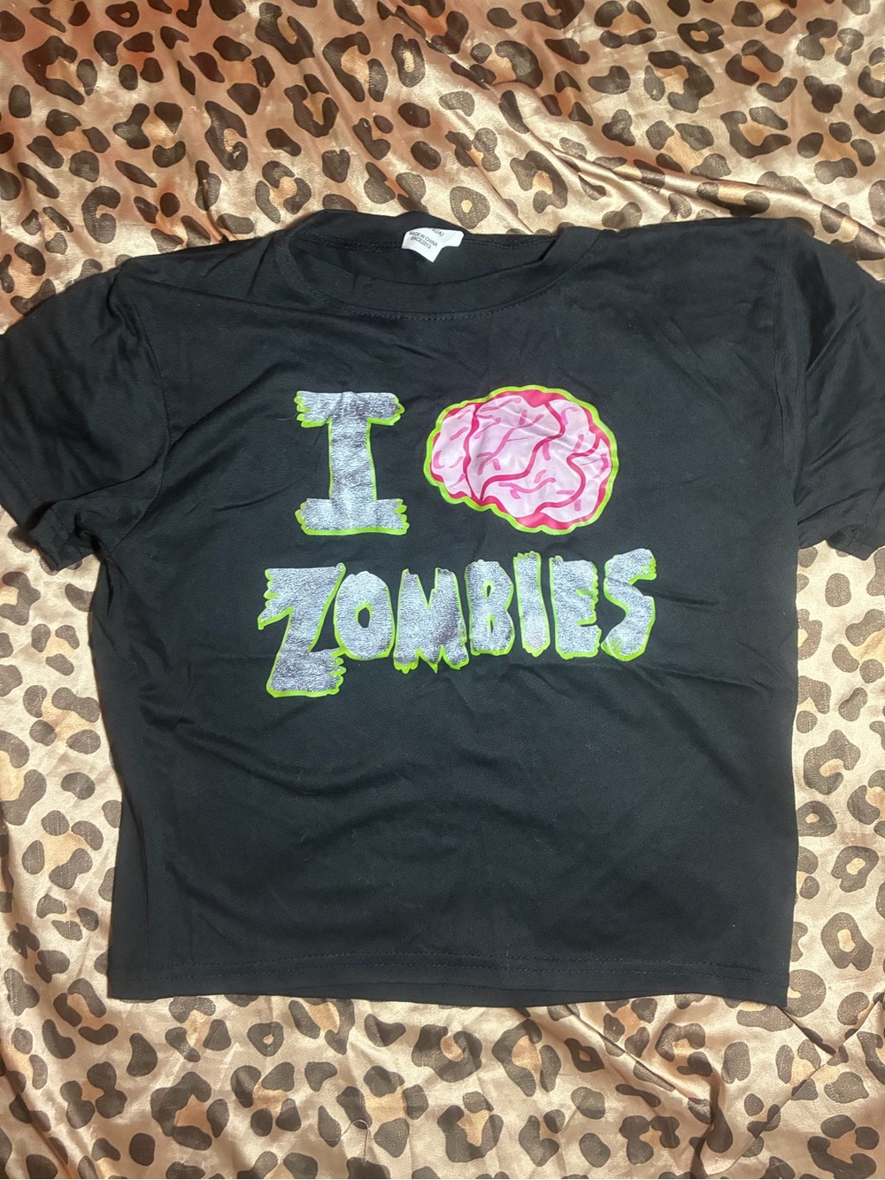 ⭒ i brain (love) zombies black crop top